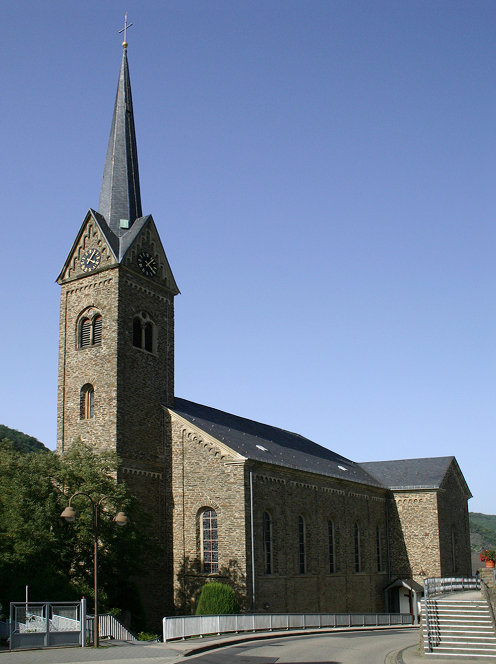 Pfarrkirche St. Johannes Apostel Pfarrkirche St. Johannes Apostel