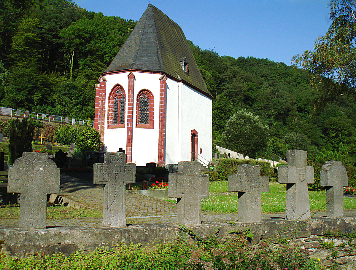 Grabkreuze Friedhof Kobern – Dreikönigskapelle
